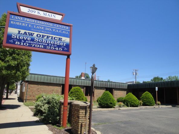 209 S Main St, Almont, MI 48003